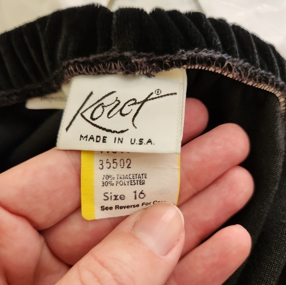 Vintage Black Velvet Pencil Skirt - Picture 4 of 13